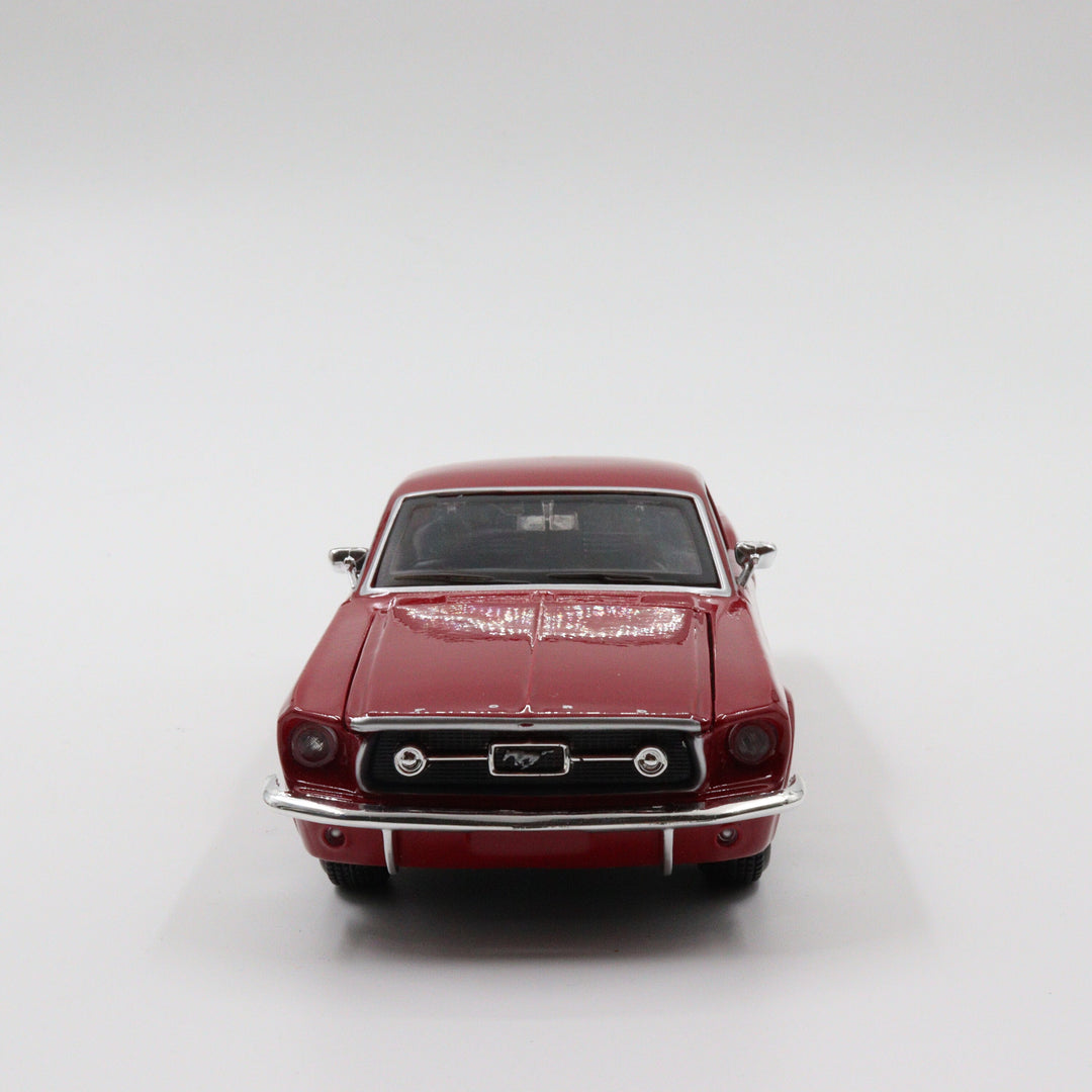 Maisto 1967 Ford Mustang GT|Scale 1/24 Red Diecast Car|Vintage Model Car and Toy for Collectors|Old Classic Metal Collection Car for Dad
