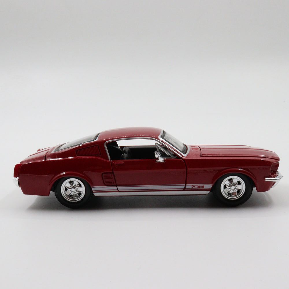 Maisto 1967 Ford Mustang GT|Scale 1/24 Red Diecast Car|Vintage Model Car and Toy for Collectors|Old Classic Metal Collection Car for Dad