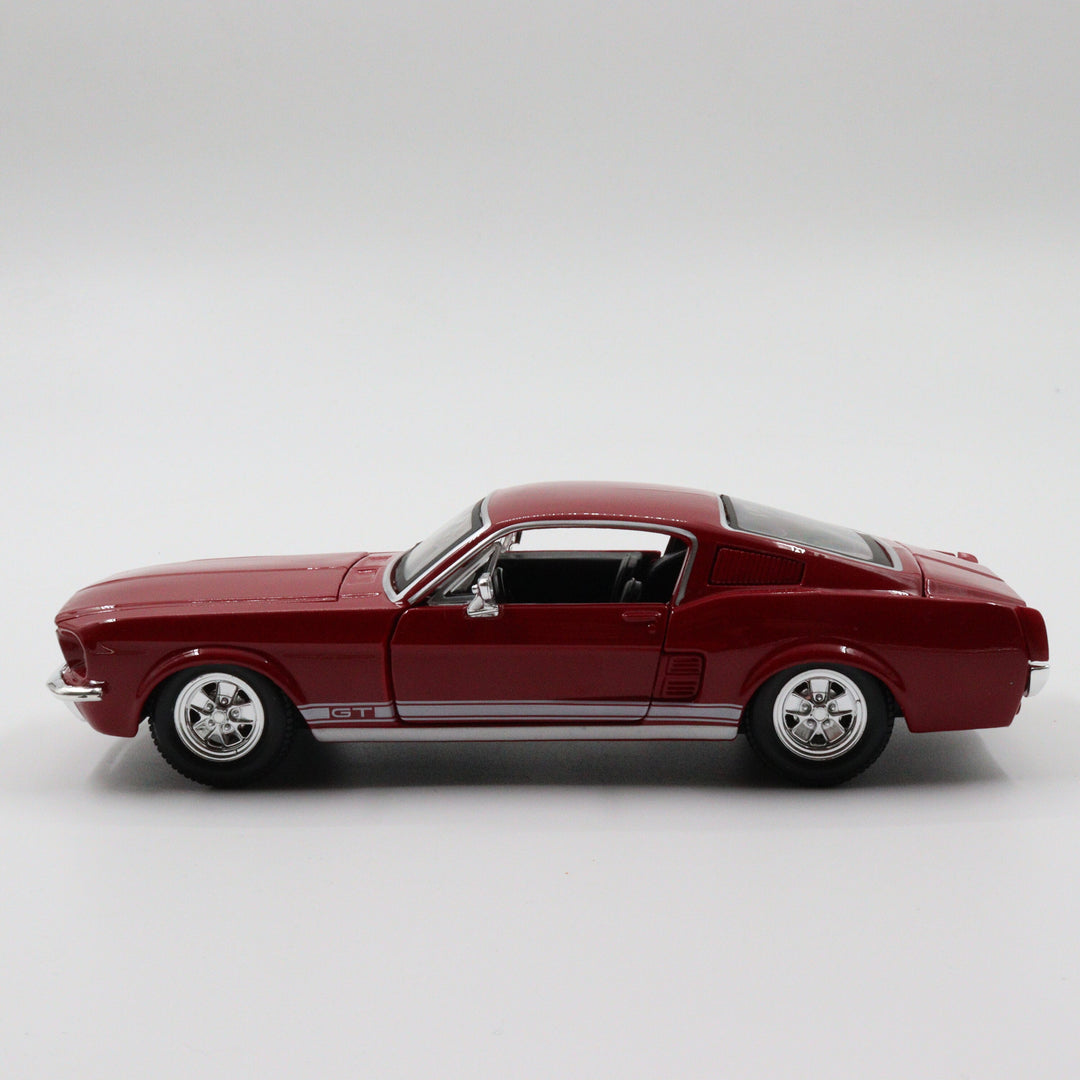 Maisto 1967 Ford Mustang GT|Scale 1/24 Red Diecast Car|Vintage Model Car and Toy for Collectors|Old Classic Metal Collection Car for Dad