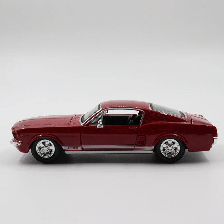 Maisto 1967 Ford Mustang GT|Scale 1/24 Red Diecast Car|Vintage Model Car and Toy for Collectors|Old Classic Metal Collection Car for Dad
