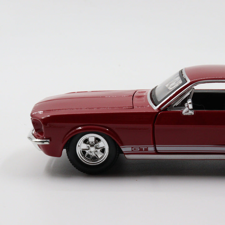 Maisto 1967 Ford Mustang GT|Scale 1/24 Red Diecast Car|Vintage Model Car and Toy for Collectors|Old Classic Metal Collection Car for Dad