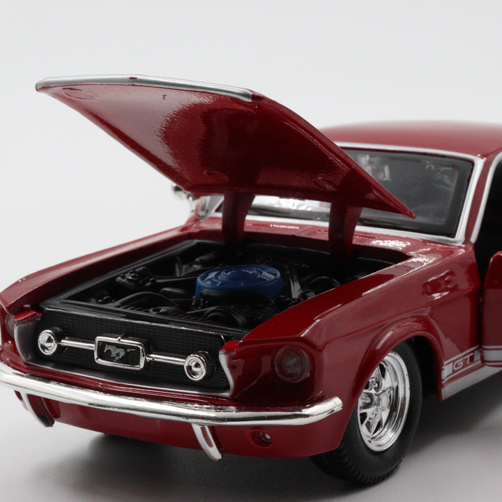 Maisto 1967 Ford Mustang GT|Scale 1/24 Red Diecast Car|Vintage Model Car and Toy for Collectors|Old Classic Metal Collection Car for Dad