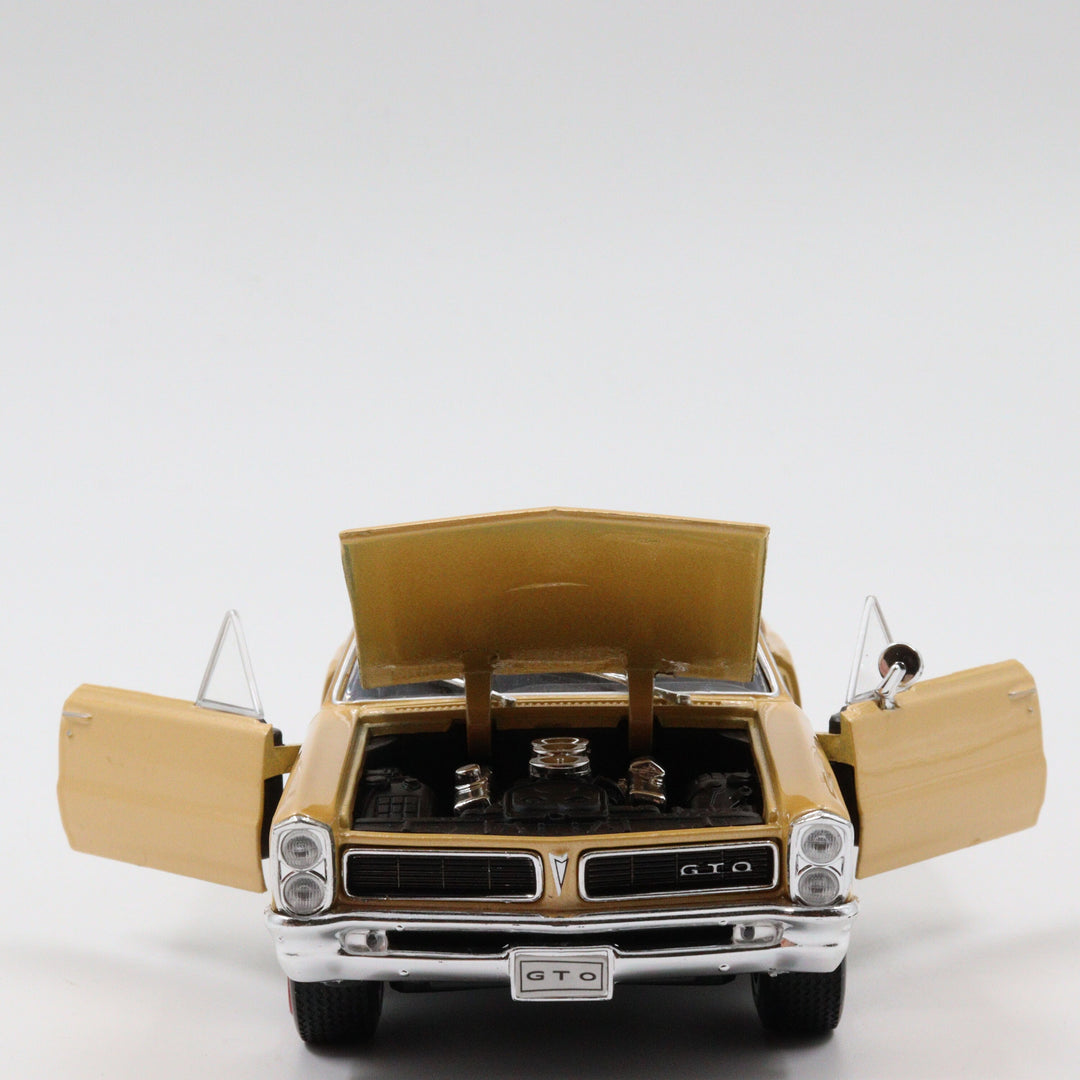 Welly 1965 Pontiac GTO Classic Model Car|Scale 1/24 Gold Diecast Car|Vintage Model Car|Metal Collection Car|Nostalgic Gift for Home Decor