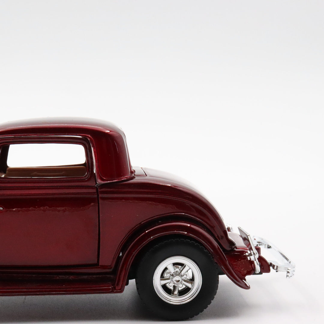Motormax 1932 Ford Coupe|Scale 1:24 Diecast Classic Car|Vintage Model Car|Collectible Metal Red Car for Collectors|Nostalgic Gift for Dad