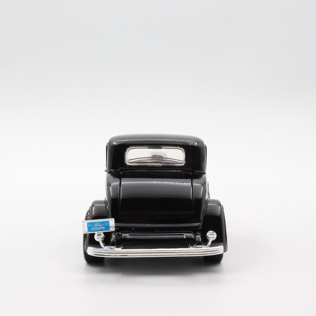 Motormax 1932 Ford Coupe|Scale 1:24 Diecast Classic Car|Vintage Model Car|Collectible Metal Black Car for Collectors|Nostalgic Gift for Dad