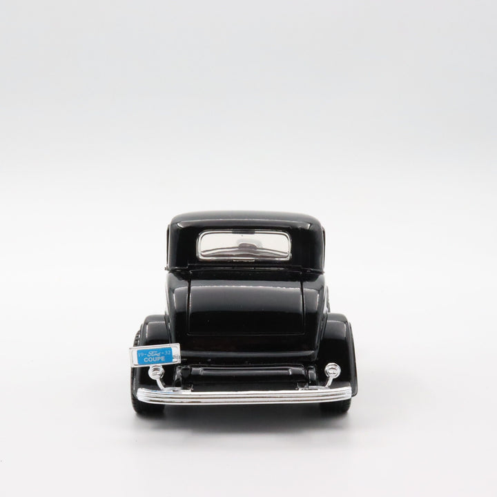 Motormax 1932 Ford Coupe|Scale 1:24 Diecast Classic Car|Vintage Model Car|Collectible Metal Black Car for Collectors|Nostalgic Gift for Dad