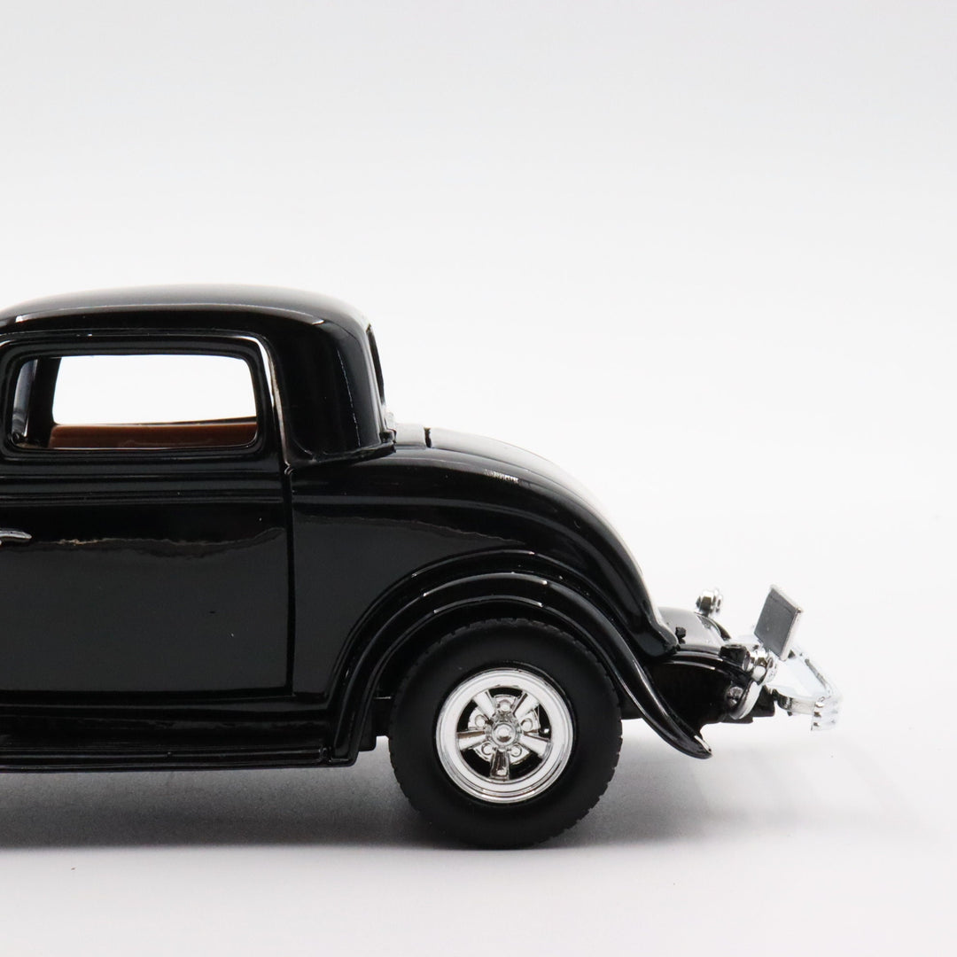 Motormax 1932 Ford Coupe|Scale 1:24 Diecast Classic Car|Vintage Model Car|Collectible Metal Black Car for Collectors|Nostalgic Gift for Dad