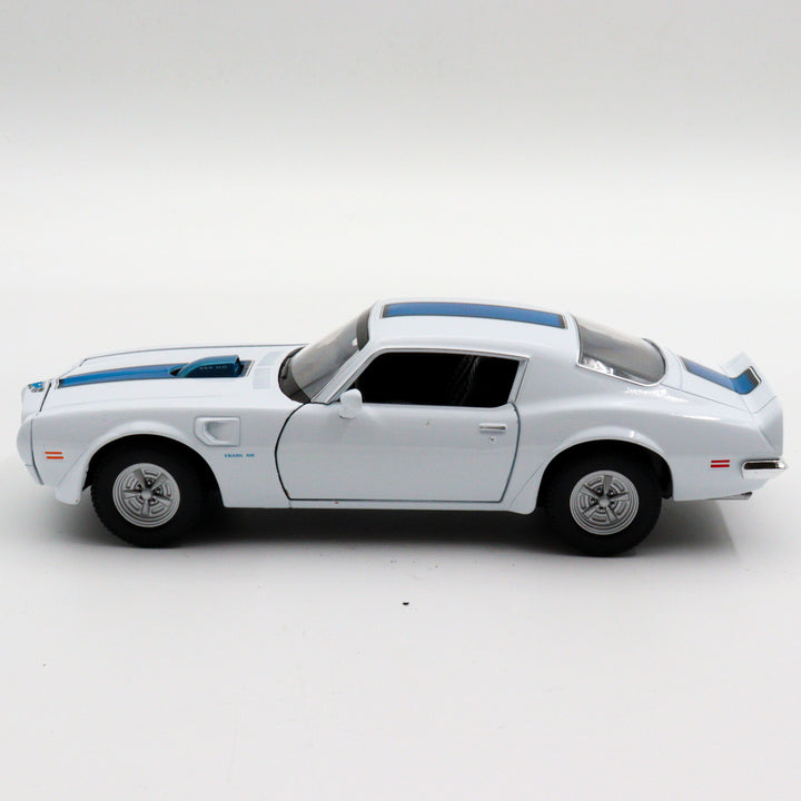 1970 Pontiac Firebird|Scale 1/24 Vintage Diecast for Collectors|Classic Model Car|Collectible Metal Car|Old White Car|Nostalgic Gift for Dad