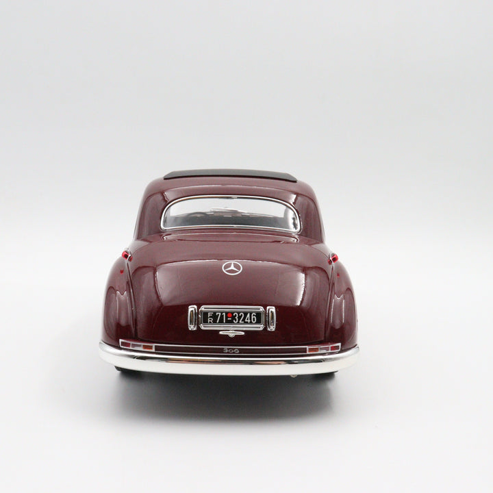 Norev Mercedes Benz 300 W 186 Model Car|Scale 1/18 Diecast Burgundy Car for Collectors|Miniature Classic Metal Automobile for Dad|Toy Gift