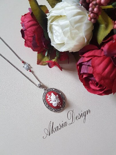 Custom White Floral Embroidery Necklace|Vintage Floral Embroidered Pendant|Unique Handmade Jewelry Gift for Mom|Wedding and Bridesmaid Gift