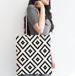 Geometric Fabric Shoulder Bag|Special Black and White Design Handbag|Black Beach Tote Bag|Daily Shoulder Bag with Inner Pocket|Black Purse
