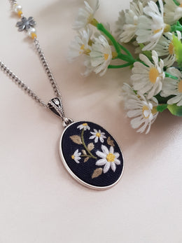 Daisy Embroidered Jewelry|Stylish Handmade White Floral Embroidery Necklace|Vintage Style Embroidered Pendant|Unique Gift for Her
