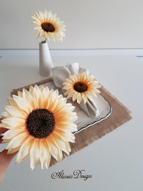 Sunflower Napkin Ring|Colorful Floral Napkin Holder|Farmhouse Emerald Kitchen Table Decor|Summer Wedding Table Top Setting|Spring Tablescape